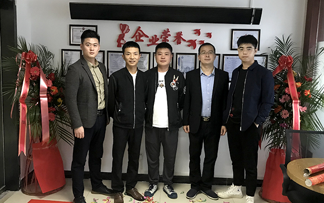 Agente Guizhou e colegas da empresa JH
